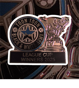League Cup Winners Toon Toon B&W Army (Pin Badge)